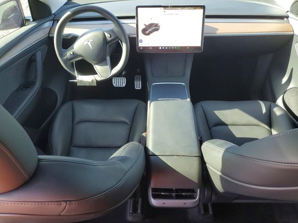 2025 TESLA MODEL Y