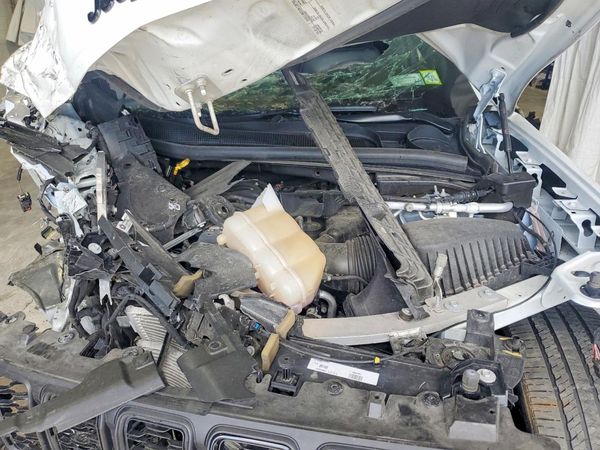 2024 JEEP CHEROKEE Laredo — Engine bay