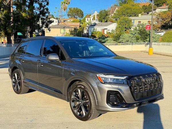 2025 AUDI Q7 quattro Premium Plus