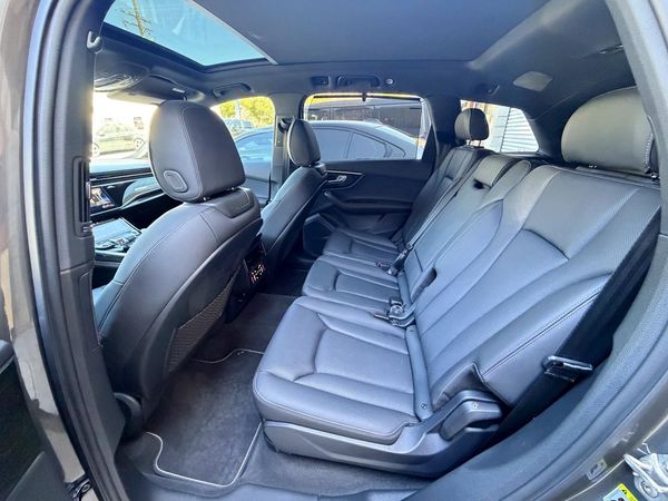 2025 AUDI Q7 quattro Premium Plus