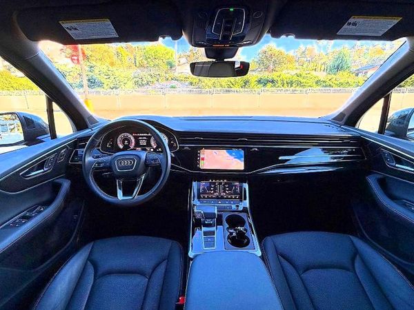 2025 AUDI Q7 quattro Premium Plus