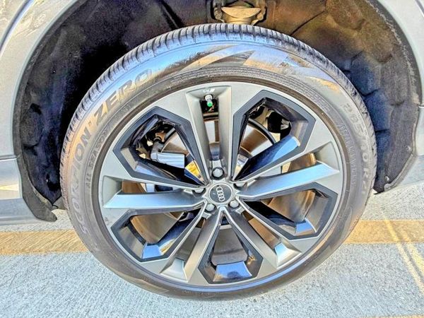 2025 AUDI Q7 quattro Premium Plus