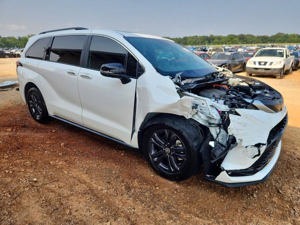 2024 TOYOTA SIENNA Others