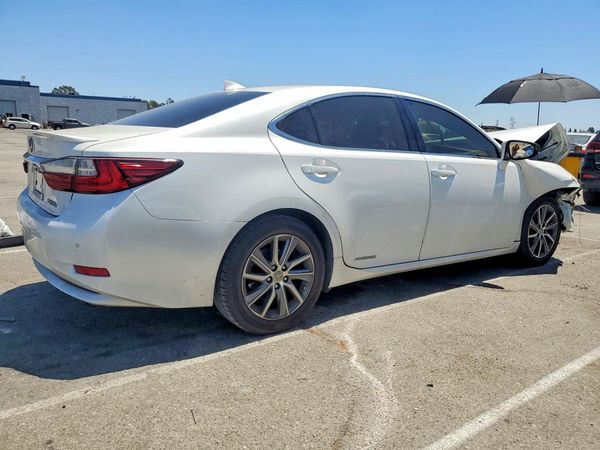 2017 LEXUS ES