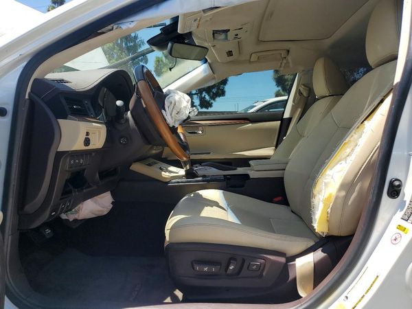 2017 LEXUS ES