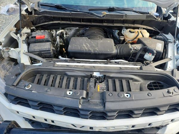 2020 CHEVROLET SILVERADO Custom — Engine bay