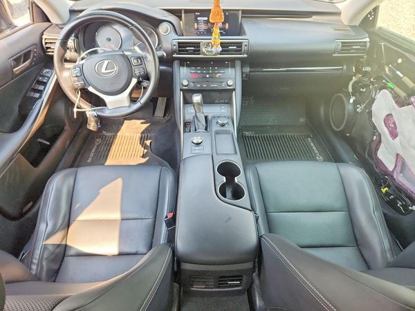 2018 LEXUS IS 300