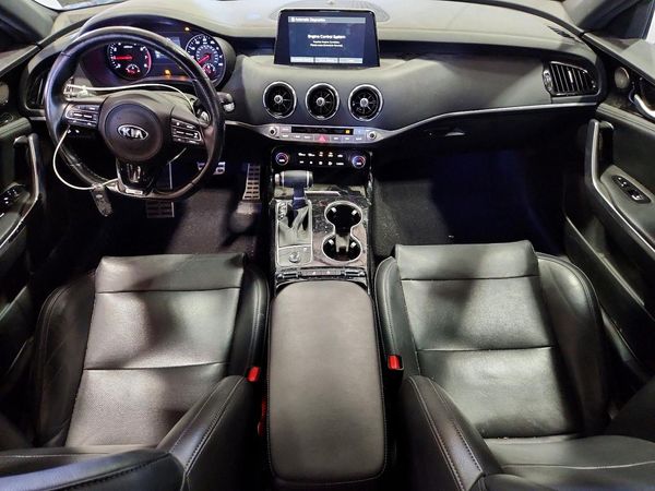 2021 KIA STINGER Base