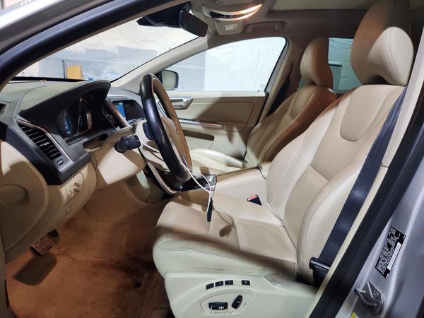 2015 VOLVO XC60