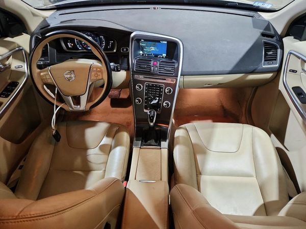 2015 VOLVO XC60