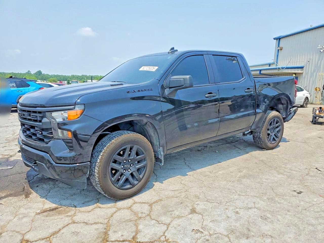 2026 CHEVROLET SILVERADO Custom — Front 3/4