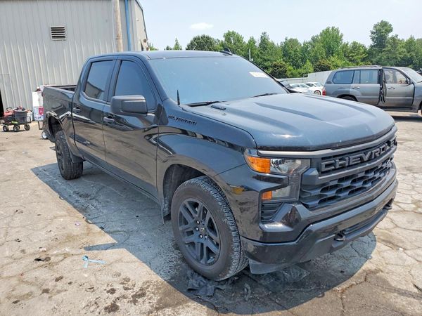 2026 CHEVROLET SILVERADO Custom — Passenger 3/4