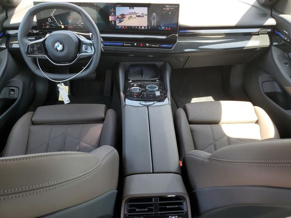 2025 BMW 530