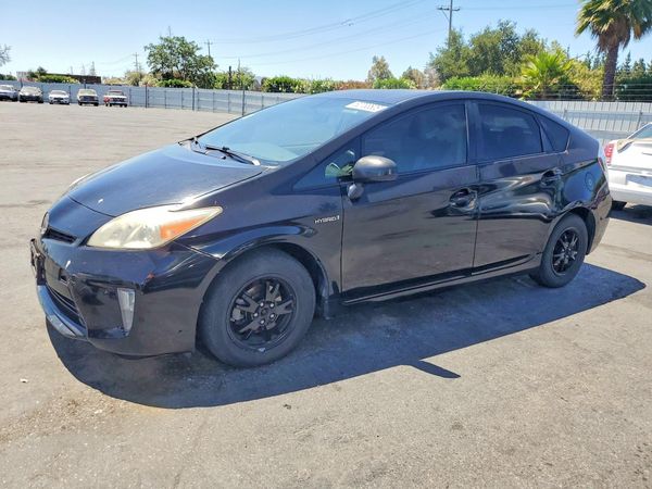 2012 TOYOTA PRIUS — Front 3/4