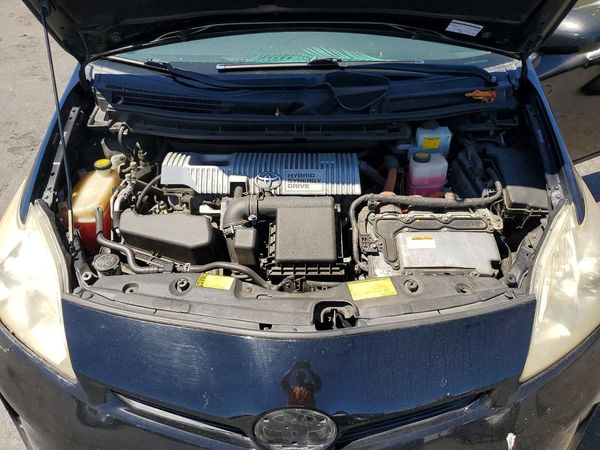 2012 TOYOTA PRIUS — Engine bay