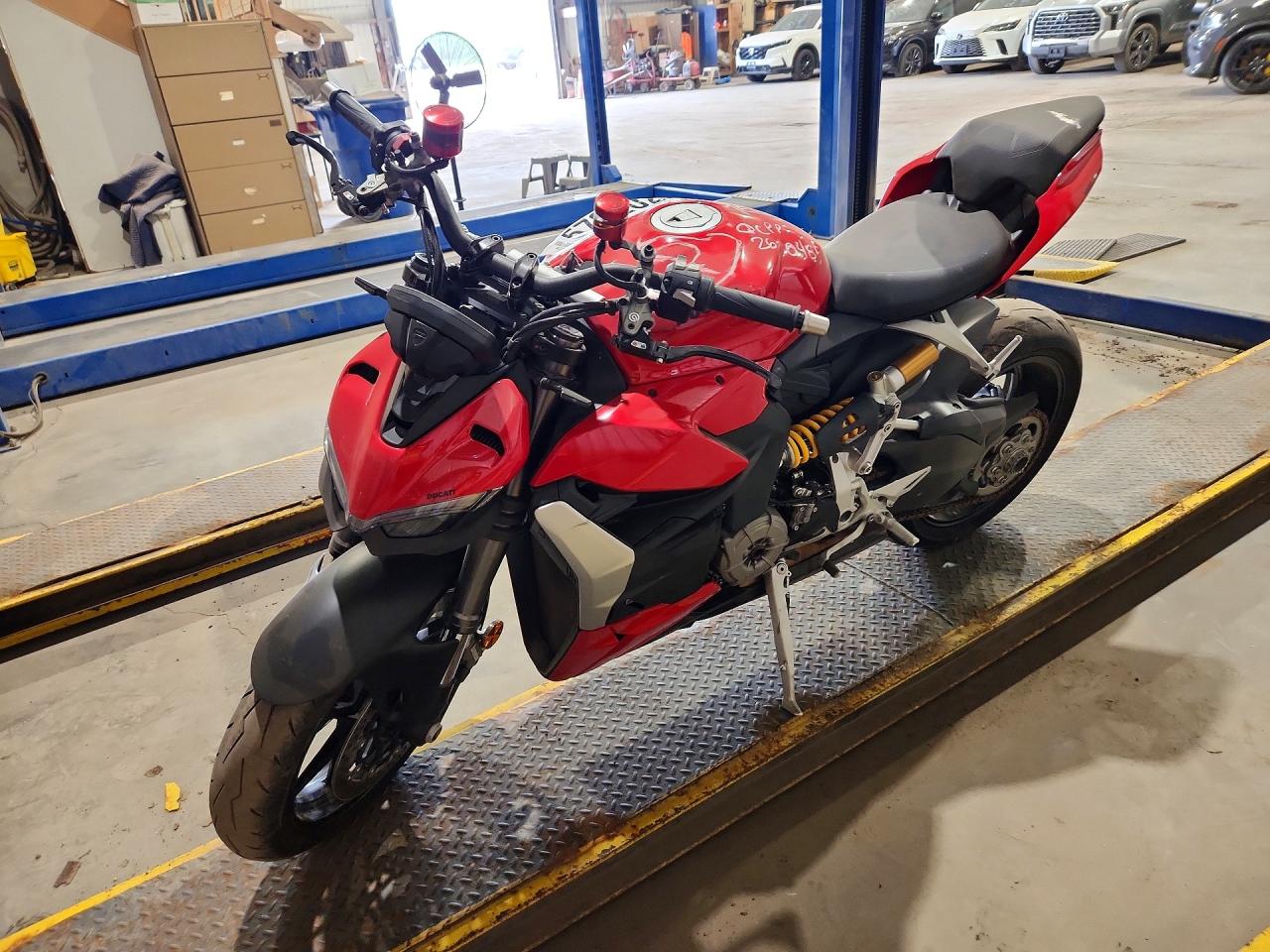 2022 DUCATI STREETFIGHTER — Front 3/4