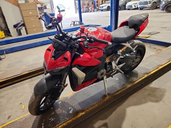 2022 DUCATI STREETFIGHTER
