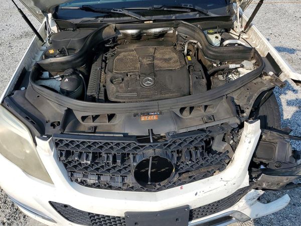 2014 MERCEDES-BENZ GLK-CLASS GLK350 4-MATIC — Engine bay