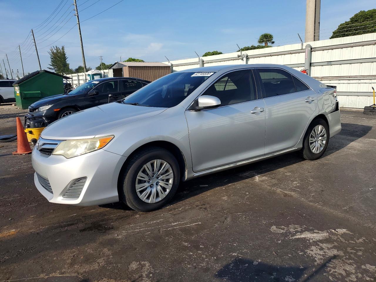 2014 TOYOTA CAMRY — Front 3/4