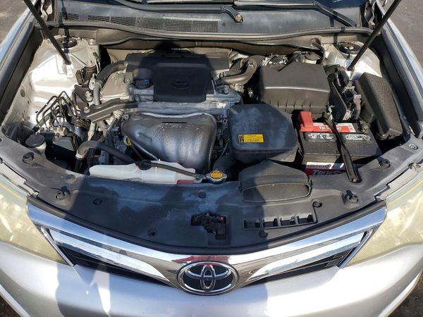 2014 TOYOTA CAMRY — Engine bay