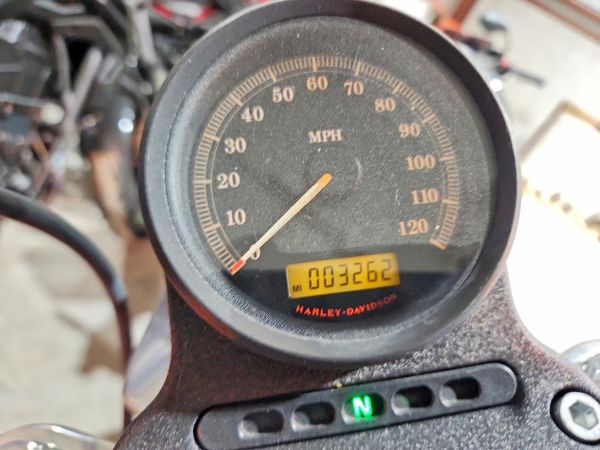 2012 HARLEY-DAVIDSON XL883