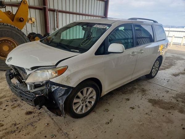 2015 TOYOTA SIENNA