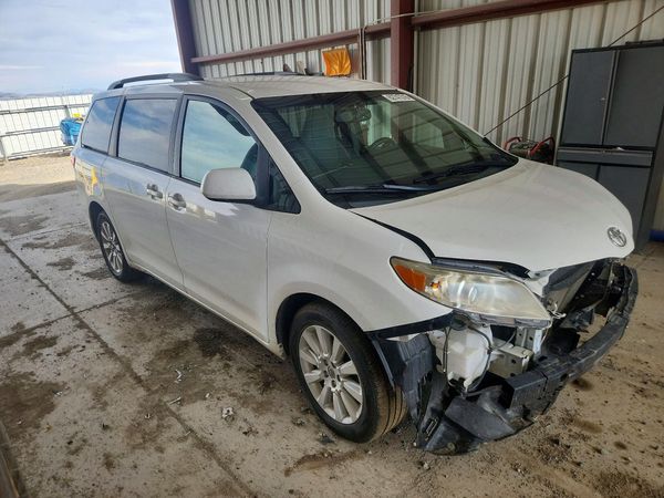 2015 TOYOTA SIENNA