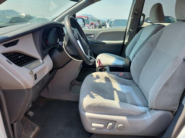 2015 TOYOTA SIENNA