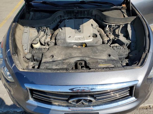 2012 INFINITI FX35 — Engine bay