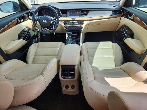 2017 KIA CADENZA