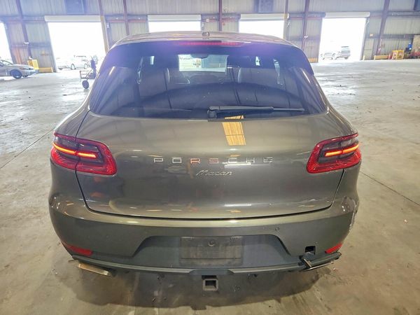 2018 PORSCHE MACAN