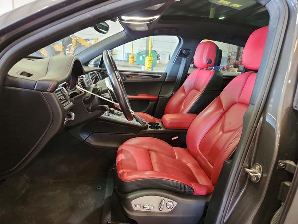 2018 PORSCHE MACAN