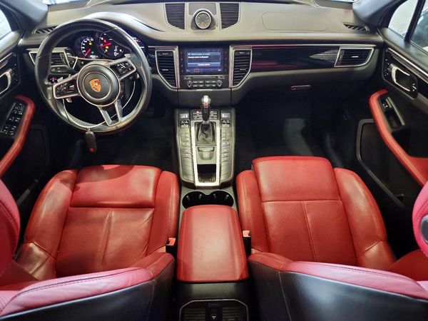 2018 PORSCHE MACAN