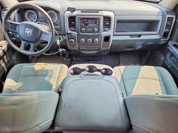 2015 RAM 1500 ST QUAD CAB 4X4