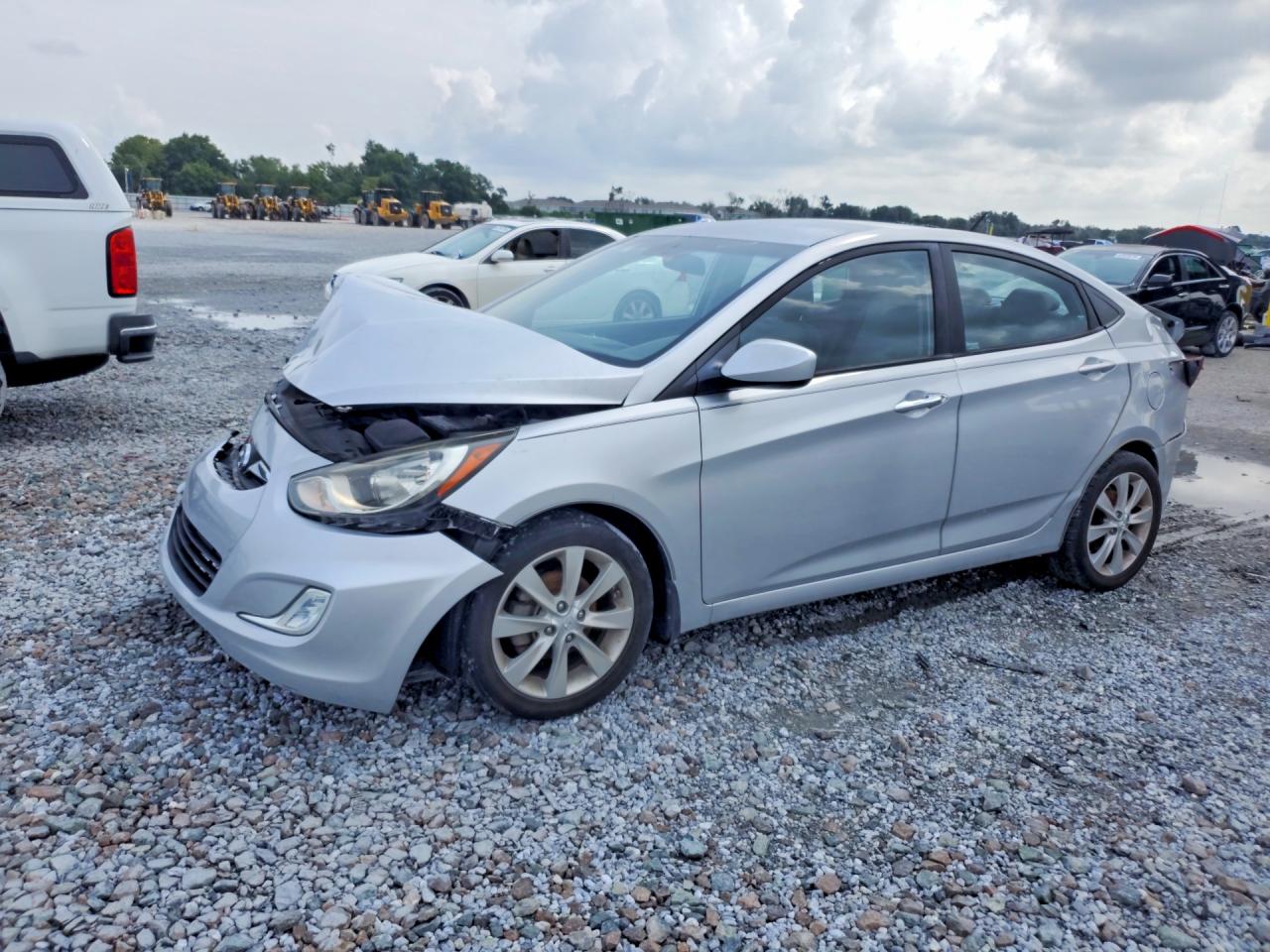 2013 HYUNDAI ACCENT GLS Premium/ SE