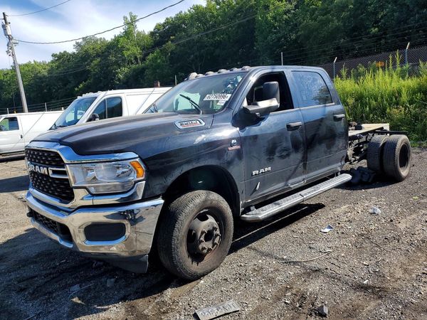 2022 RAM 3500 Tradesman — Front 3/4