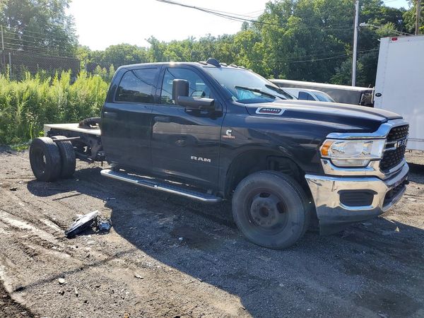 2022 RAM 3500 Tradesman — Passenger 3/4