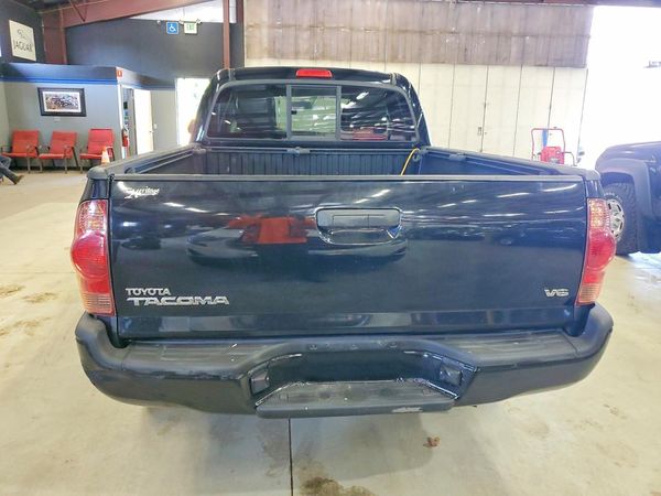2015 TOYOTA TACOMA Delux Grade