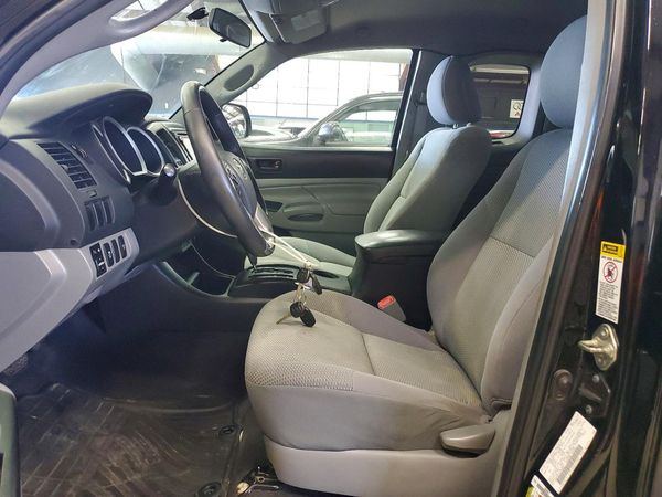 2015 TOYOTA TACOMA Delux Grade