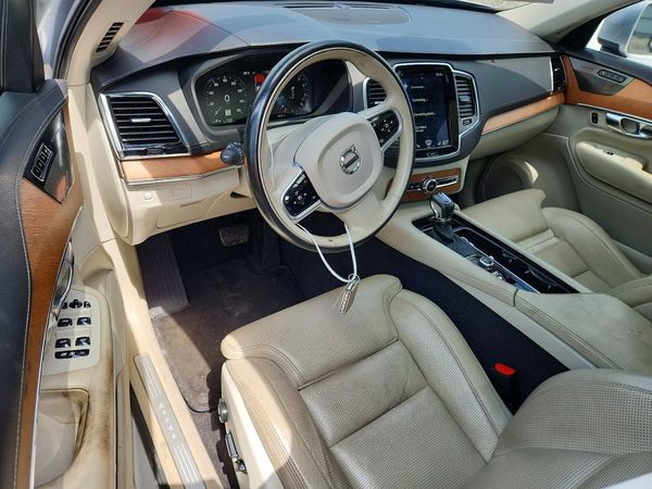 2019 VOLVO XC90