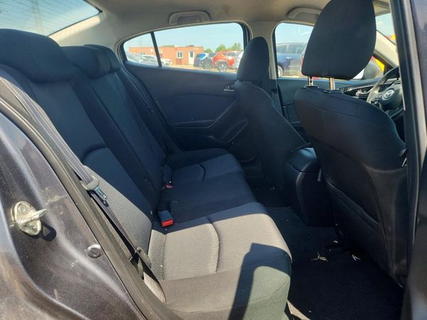 2016 MAZDA 3 SV/Base