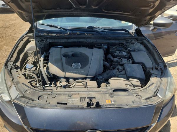 2016 MAZDA 3 SV/Base