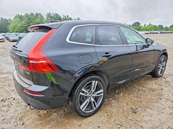 2019 VOLVO XC60 Momentum