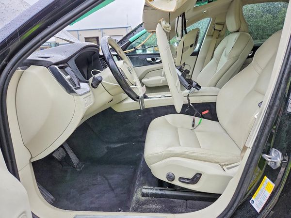 2019 VOLVO XC60 Momentum