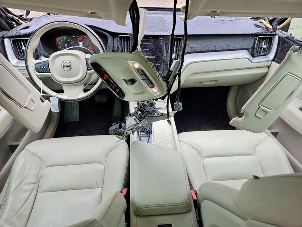 2019 VOLVO XC60 Momentum