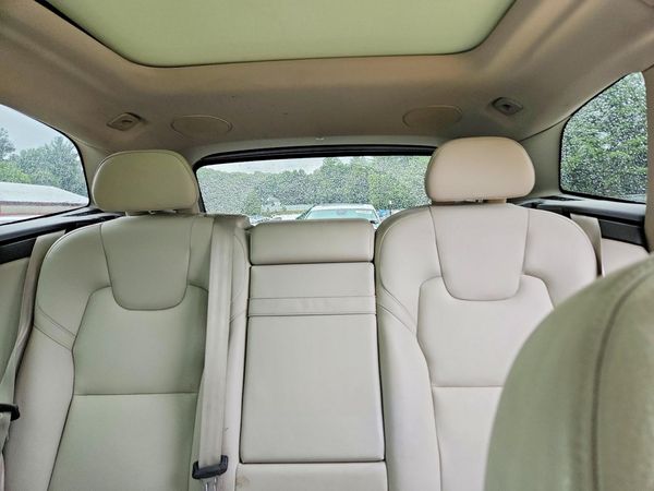 2019 VOLVO XC60 Momentum