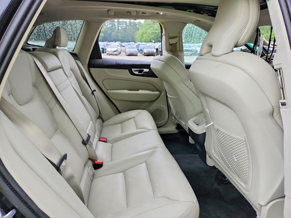 2019 VOLVO XC60 Momentum