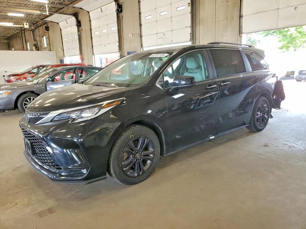 2024 TOYOTA SIENNA XSE