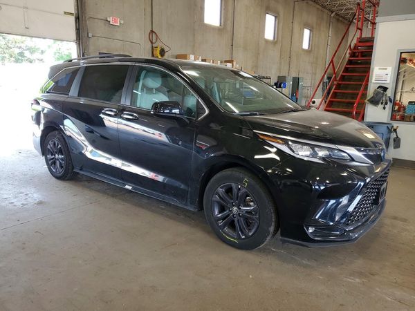 2024 TOYOTA SIENNA XSE