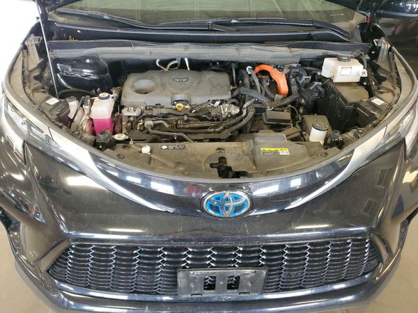 2024 TOYOTA SIENNA XSE